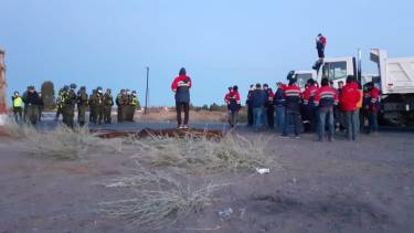 La interrupción del tránsito es total y la Gendarmería se mantiene en el sitio. (Nicolás Fuentes)