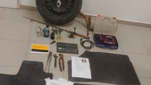 Detuvieron a tres hombres que robaban ruedas en Neuquén