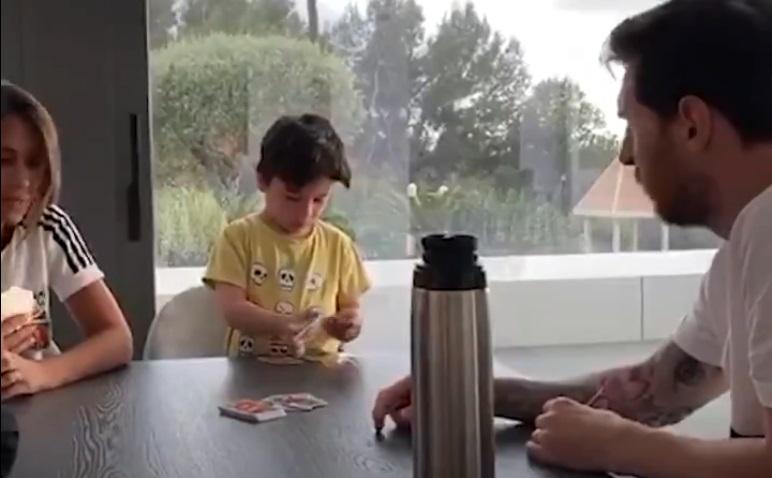 Se viralizó en las últimas horas un video de Messi jugando alUNO con sus hijos. Ese juego puede ser armado de forma casera. 