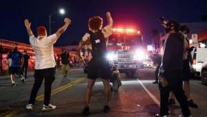 Toque de queda en Los Angeles por las protestas contra el racismo policial en EE.UU