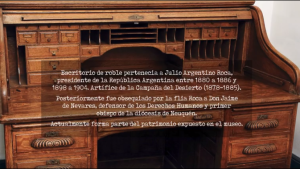 Roca y Jaime De Nevares discuten a partir de un escritorio que compartieron