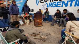 Continúa el acampe y piden que se inspeccione a Expreso Argentino en Neuquén