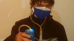 Coronavirus: inventan un respirador de aire limpio personal