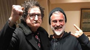 Charly García evoluciona bien, no tiene coronavirus y seguirá internado