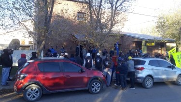 Este miércoles a la tarde, referentes de UOCRA Jacobacci llegaron hasta el Concejo Deliberante. (Foto: gentileza)