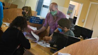 Marco Magnanell representó al municipio de Viedma durante la firma de los contratos. Foto: gentileza.