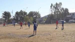 Alarma e indignación por partido de fútbol durante el feriado en Regina