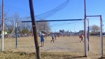 Imagen de Rompieron la cuarentena para jugar al fútbol en un barrio de Regina