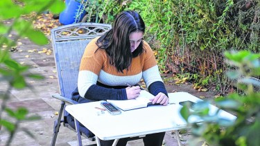 Guadalupe dice no saber cómo terminará el año lectivo.