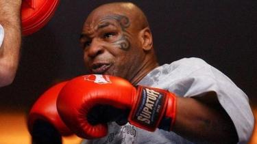 Tyson descarta a Holyfield como rival para su regreso