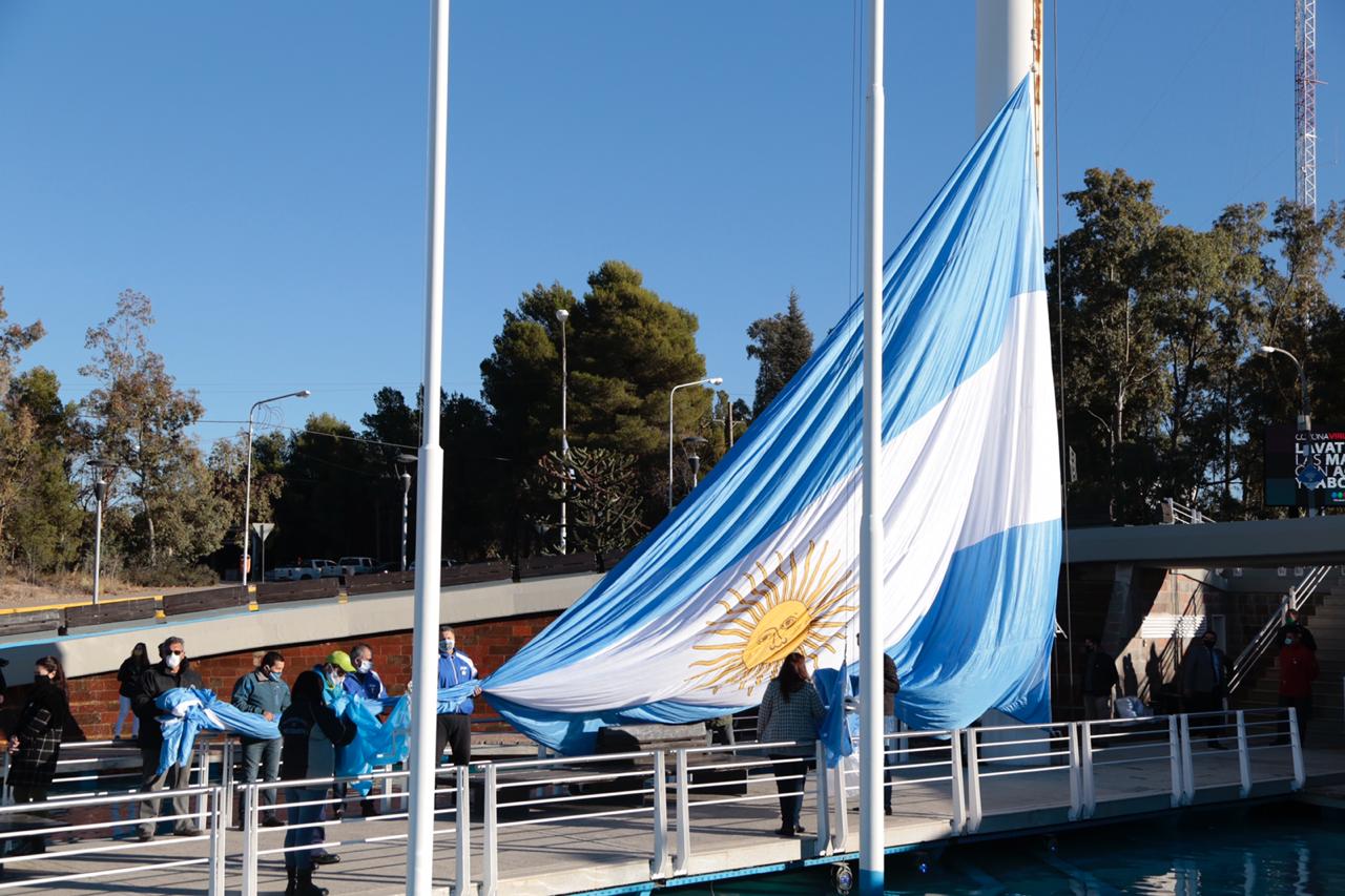 Las celebraciones se realizaron en el monumento a San Martín y Plaza de las Banderas. (Fto: Gentileza)