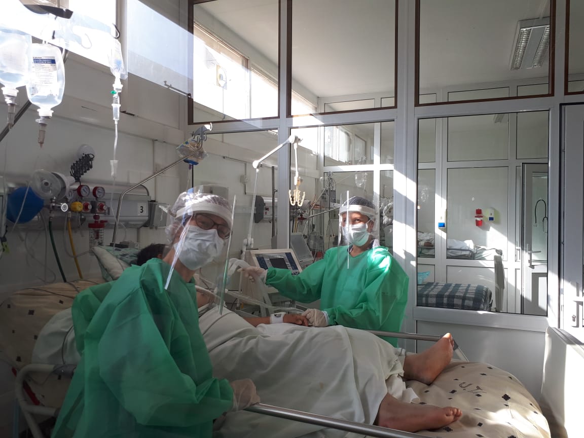El hospital cuenta con siete kinesiólogos con orientación en terapia intensiva. Foto: gentileza