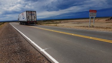 Coronavirus: Traerán a personal para retomar la Ruta 2 y los mantendrán aislados cumpliendo tareas.
