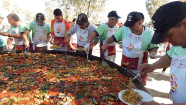Paelleros de Huergo dirán los secretos de una buena paella en una transmisión en vivo organizada por el municipio. (Foto gentileza)
