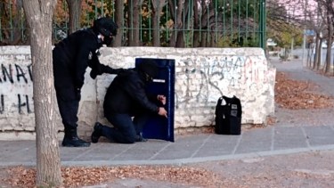 Personal de la policía hizo detonar el explosivo esta mañana, en la intersección de las calles Palacios y Santa Cruz. No hubo personas lesionadas. (foto; gentileza)