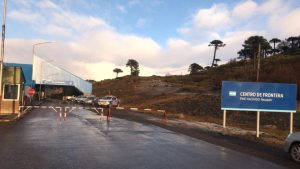 Video: habilitaron Pino Hachado, que ayer cerró por nieve y tuvo camiones varados