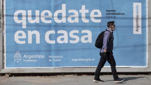 Coronavirus: nada de abrazos ni besos hasta que haya una vacuna