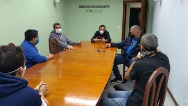 El intendente de Huergo recibió a comerciantes y trabajaran sobre protocolos de atención. (Foto gentileza)