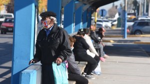 Se levantó el paro de colectivos en Roca y ya funciona el transporte urbano