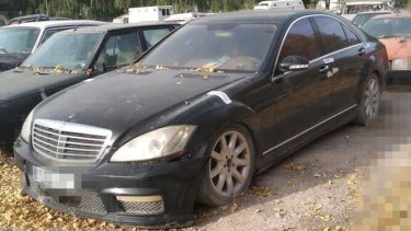 El Mercedes Benz circulaba en las calles de Regina con una patente española. (Foto gentileza)