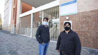 Los referentes judiciales no pudieron acceder al edificio de calle San Luis, en Roca. (foto: Juan Thomes)