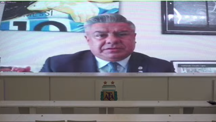 Tapia brindó un discurso antes de ser reelegido como presidente de AFA.