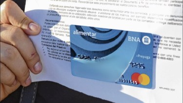 El lunes comenzará la distribución de las tarjetas alimentar a beneficiarios de Regina. (Foto archivo)