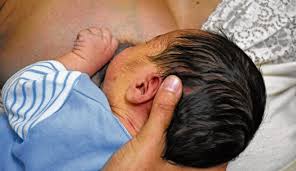 Dar la teta, el acto de amor y cuidado más grande del mundo. (FOTO: Florencia Salto)