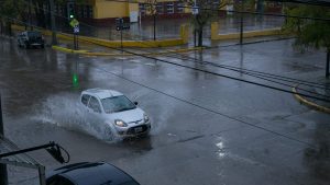 Alerta por tormentas para este lunes: las zonas más afectadas y hasta cuándo lloverá en Río Negro