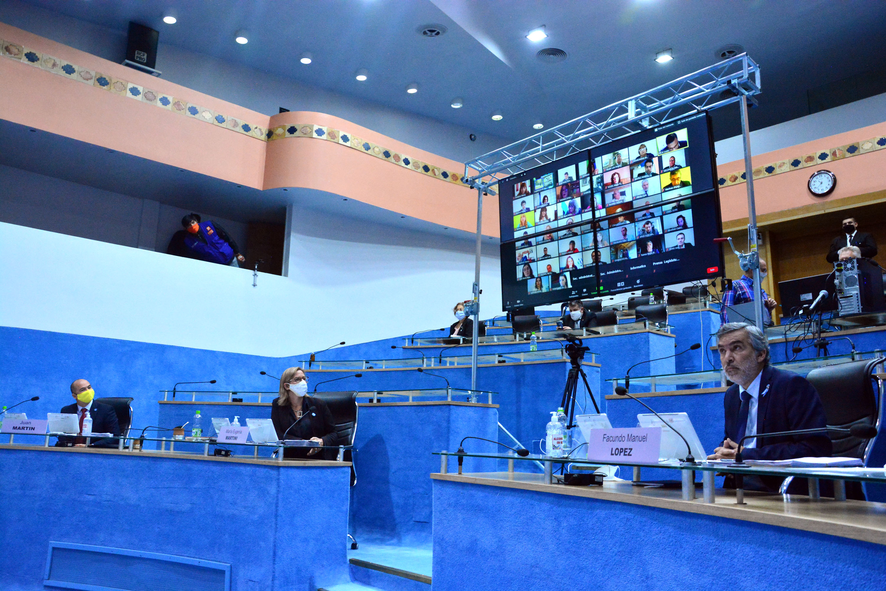 Por primera vez el parlamento rionegrino sesionó en forma remota. Foto: Marcelo Ochoa.