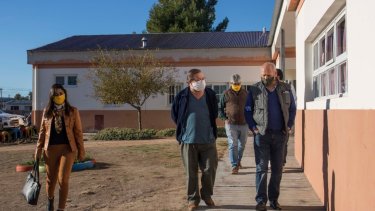 La recorrida del ministro Fabián Zgaib se inició este martes en Valcheta. Hoy continua por el resto de los pueblos e la Región Sur. 