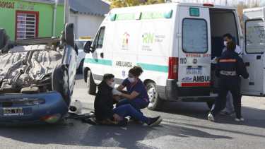 El vuelco ocurrió en calle San Juan y San Luis, al norte del casco céntrico. (foto: Juan Thomes)