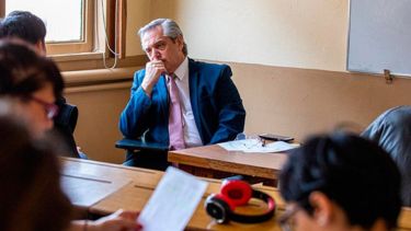 Alberto Fernández vuelve hoy a dar clases pero «a distancia»