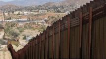 Imagen de Trump dijo que el muro en la frontera frenó la entrada del coronavirus desde México