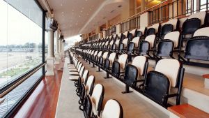 Los hipódromos esperan por el regreso del turf