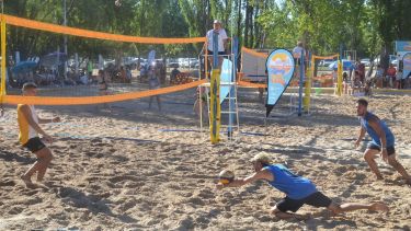 El Limay Beach Vóley fue sede de varios torneos en Neuquén. (Foto: Archivo Yamil Regules)