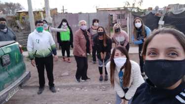 Las meriendas fueron realizadas por las mujeres de Sol de Mayo que las distribuyeron en diferentes merenderos de la capital rionegrina. 