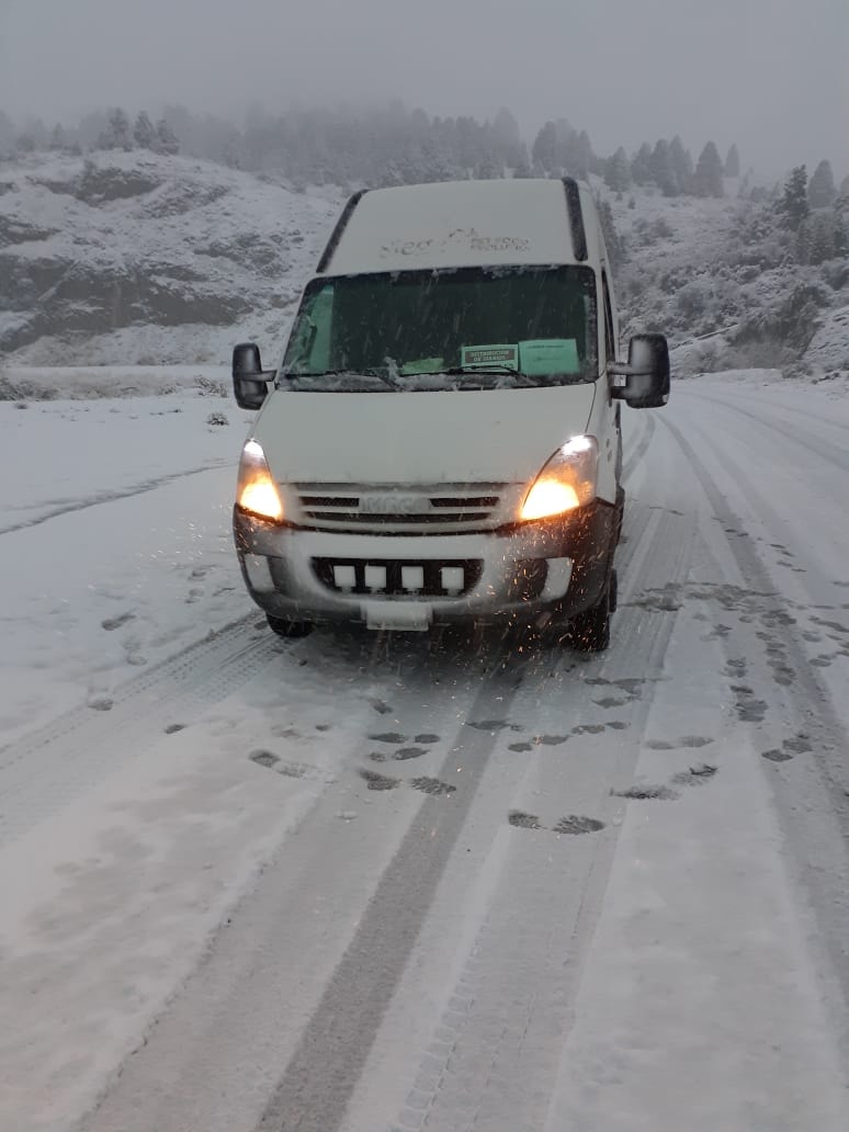 Por la nieve se aplicó una restricción de tránsito en las rutas de Neuquén. (Gentileza https://www.facebook.com/marta.flandes).-