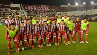 Los 11 del Rojo fueron: Peralta; Doglioli, Trotta, Pirotta, González; Teijo, Berra, Vergara, Lucero; Porra y Villa.  