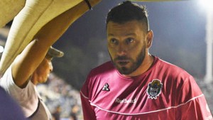 Maradona se quedó sin arquero en Gimnasia