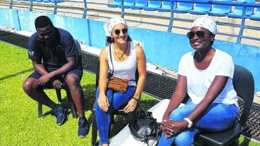 En Francistown vivió con Lilian, una mujer que administraba una residencia de estudiantes secundarios. 