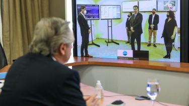 El presidente encabezó este mediodía una videoconferencia con el gobernador del Chaco, Jorge Capitanich, para analizar la situación sanitaria en esa provincia.
Foto: Presidencia.-