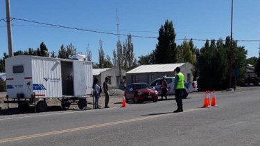 Durante la cuarentena se implementaron estrictos controles en el acceso a Maquinchao. (Foto: gentileza)