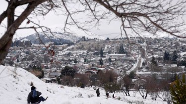 El pronóstico indica que las nevadas continuarán todo el fin de semana. Archivo