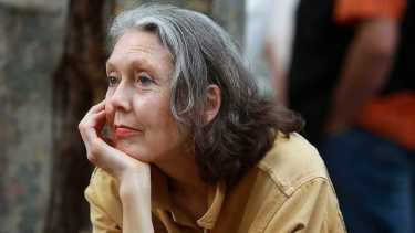 Anne Carson en su poesía mezcla tiempos y referencias históricas.
