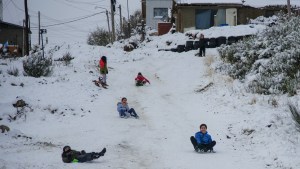 Con la nieve, los chicos recuperaron la alegría en Bariloche