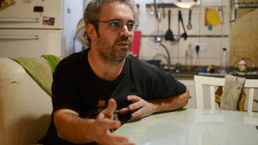 Alejandro García está desde hace casi tres meses pidiendo que el juez federal subrogante de Bariloche resuelva su situación judicial para recuperar su auto. (Foto Alfredo Leiva)