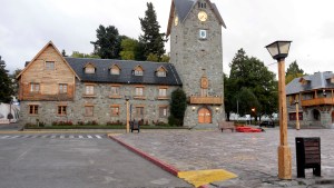 Carreras reaccionó al malestar de Bariloche y prometió la emergencia turística