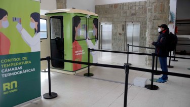 En el hospital Ramón Carrillo se realizará el registro de eventuales donantes de plasma y una vez que estén los reactivos serán convocados. Archivo