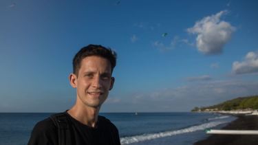 Gastón Fournier en la Amed, pueblito de pescadores, campesinos y buceadores en Bali. Lleva 100 días en la isla del sudeste asiático. 